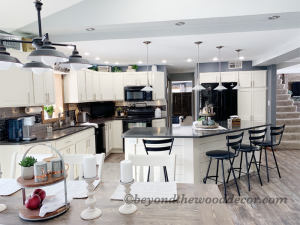 Read more about the article Painted Kitchen Cabinets 1 Year Review