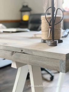 Read more about the article Simple DIY Desk